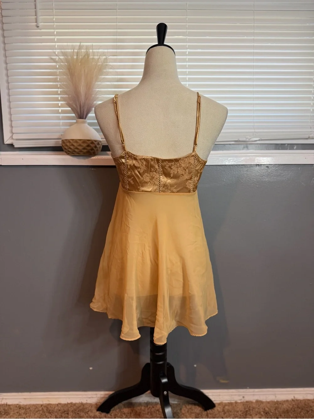 Vintage Victoria’s Secret Gold Floral Satin Sheer Babydoll Cami Top XS Y2K - Picture 7 of 9